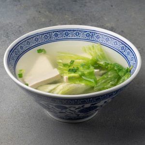 Легкий суп с тофу и зеленью  青菜豆腐汤