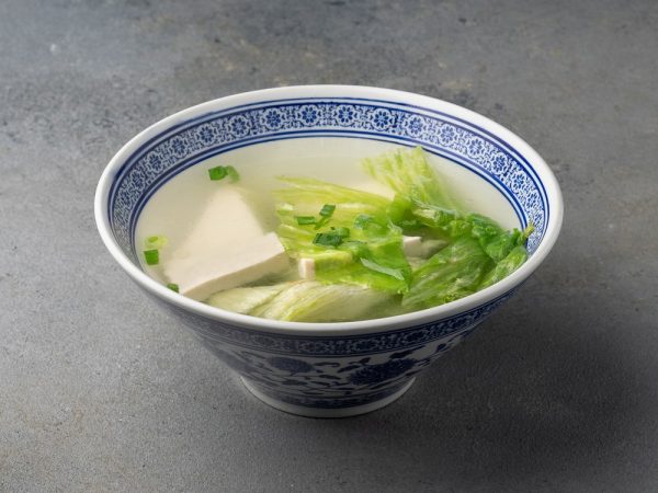 Легкий суп с тофу и зеленью  青菜豆腐汤
