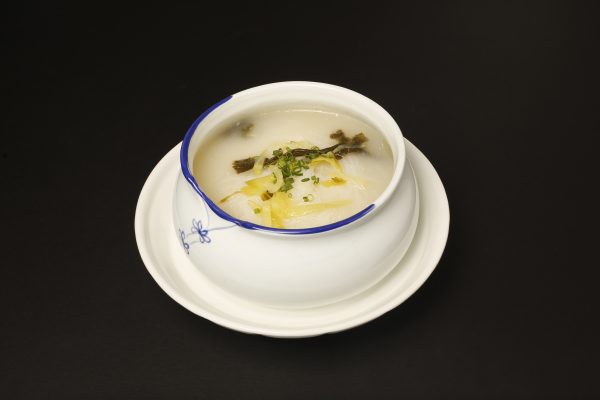 Суп с маринованными овощами и хрустальной лапшой 	酸菜粉丝汤